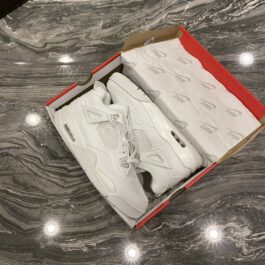 Кроссовки унисекс Nike Air Jordan 4 Retro Triple White (Белый)